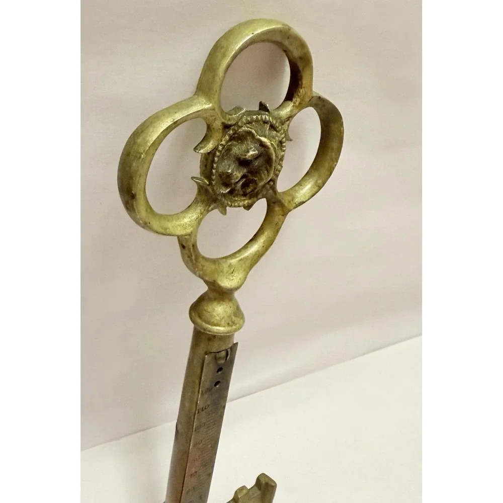Large Antique Skeleton Key Lion Horse Head Decor Victorian Castle Meal 8.5